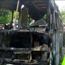 Автобус с 30 деца изгоря като факла