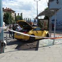 Гръцки студент удари зверски с колата си 15-годишно момиче на спирка