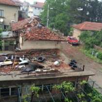 Торнадо отнесе покривите на пет къщи в софийско село