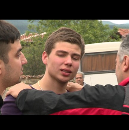 В селце Тъжа посрещнаха изгубилите се в Балкана младежи: Вижте какво споделиха...