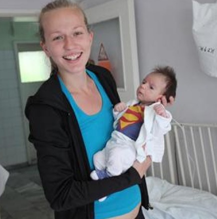 Добрата новина - Спасиха бебе, което не се хранило месец след раждането