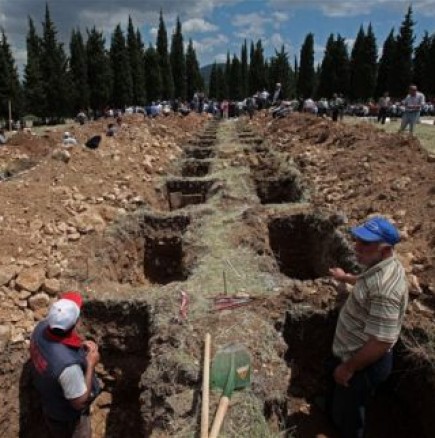 Жертвите в мината в Турция станаха 282 - трудно смогват да ги погребат - видео