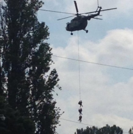 Хеликоптер извади 6-има от река Марица 