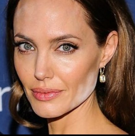 Джоли шокира всички с външния си вид на филмова премиера 