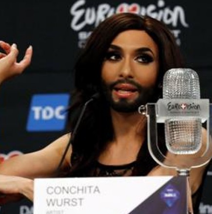 Певица с брада спечели Евровизия - Видео