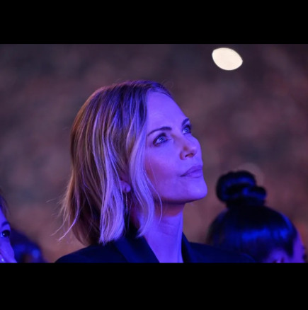 11 известни личности с толкова мрачни житейски истории, че е трудно да се повярва през какво са преминали: