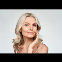 Учените откриха защо белите коси са важни: „Когато внезапно посивеете, тялото ви може просто да ви спасява живота“