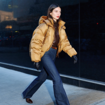 Дънки, които ще бъдат на мода през зимата 2025-26: стилни жени ги търсят