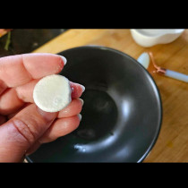 Работи като злато и струва стотинки. Просто смесете аспирин с лъжица от тази храна и кожата ви ще запее от щастие!