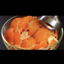 Не изхвърляйте вече корите от мандарини: Просто ги пасирайте и можете да имате ТОВА!