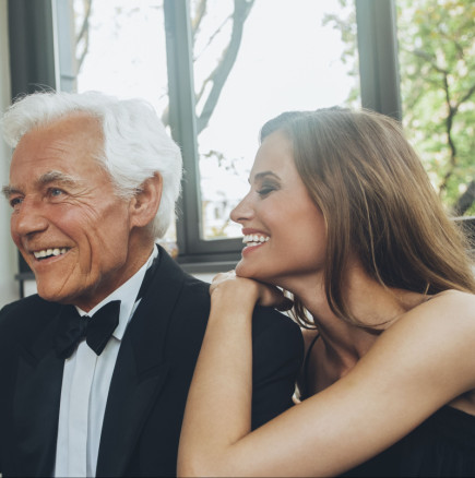 Тя се омъжи за възрастен милиардер, но остана с празни ръце: Нямаше представа какво я очаква след смъртта му