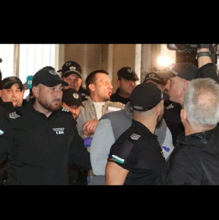 ПЪРВИ кадри на арестуваните Хасърджиев, Белов и компания в съда - ето каква драма се разигра там: