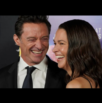 След 27 години брак, холивудският съблазнител доведе новата си приятелка на червения килим: Изглеждат много щастливи