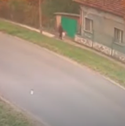 Появи се видео, което показа катастрофата с възрастната жена в Лом