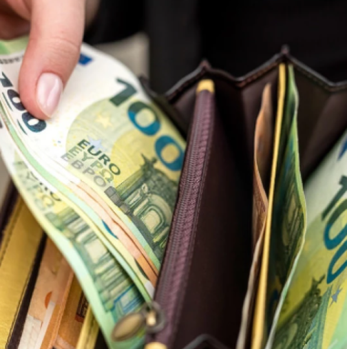 Сега едва оцеляват, но парите идват: 5 зодии ще плуват по двойки до 2027 г.!