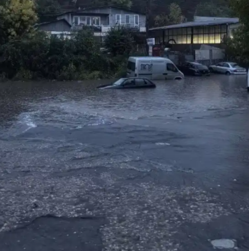 И Русе под вода! Потопът наводни улици, придвижването е трудно