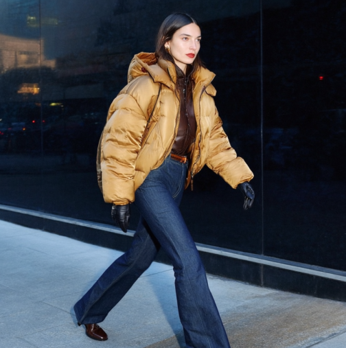 Дънки, които ще бъдат на мода през зимата 2025-26: стилни жени ги търсят