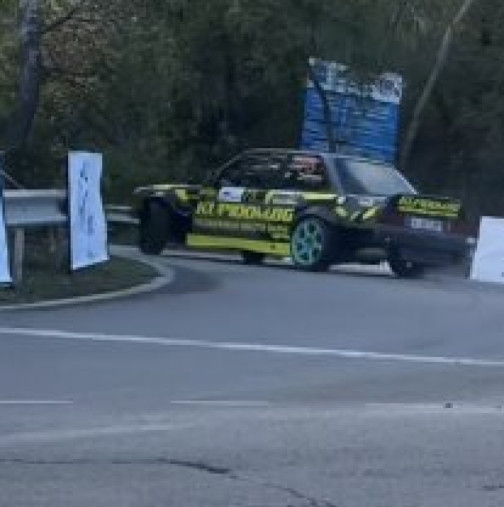 Публикуваха видео с момента, в който колата се врязва фатално в хората