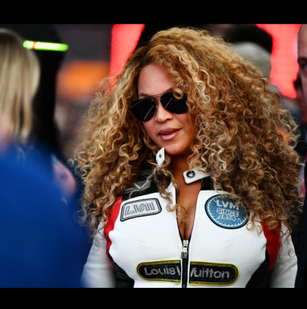 Бионсе изчерви публиката на Формула 1 в безсрамен тоалет: С ръст от 163 см и тегло от 89 килограма всички гледаха само нея