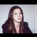 Появи се снимка на Моника Белучи от първата ѝ сватба: Години преди световната слава зашеметяващата ѝ красота пленява