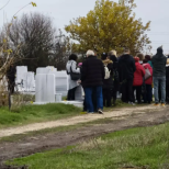 Венци на погребението на погубеното семейство край Пловдив, разбра се какво се случва с оцелялото момиченце 