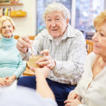 Аз съм д-р Оливър, експерт по дълголетие: Хората, които пият това, имат 34% по-висок риск от развитие на деменция!