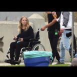 Болестта бавно я отнема, собствената й дъщеря едва я "познава": В разгара на битката ѝ с рака пристигнаха още по-страшни новини