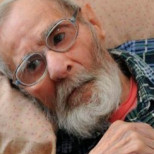 Роднините на дядото го завели в дом за възрастни хора. Когато си тръгвали, внукът му задал на баща си само един въпрос