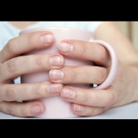 Маникюристка разкри как да възстановите чупливите нокти, типични за това време на годината: 4 трика ги оправят за нула време