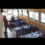 Въоръжен с нож вилня в ресторант в София - потресаващи разкази от очевидци: