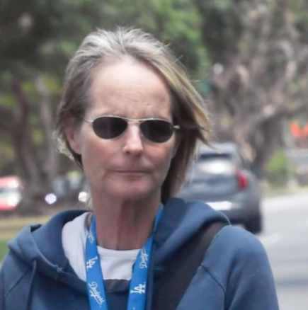 Знаете ли коя е-Преди е играла редом до най-големите имена в Холивуд, но сега те я подминават и не я разпознават