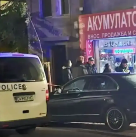 Първа снимка на луксозната кола, в която се самоуби убиецът на 45-годишната Стела