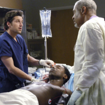 Зловеща игра на съдбата: Любимият лекар от хитовия сериал призна, че има рак и се бори за живота си