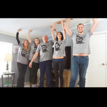 Как живее най-високото семейство в света? Най-ниска е майката със 191 см, а всички си блъскат главите из цялата къща.