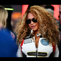 Бионсе изчерви публиката на Формула 1 в безсрамен тоалет: С ръст от 163 см и тегло от 89 килограма всички гледаха само нея