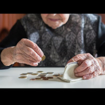 Оставят пенсионерите без пари по Коледа!