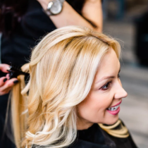 Не всички цветове за руса коса са подмладяващи: Звезден стилист разкрива кой нюанс добавя 10 години!