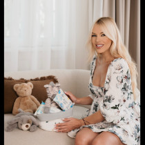 Натали Трифонова с изискана погача за малкия Арън - отбрани питиета, огромна торта и звездно меню!