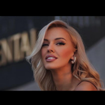 Натали Трифонова за първи път показа малкия Арън (СНИМКИ)