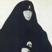 Mонахинята от ада: Разследващите намират телата на над 170 души в манастира на Майка Распутин