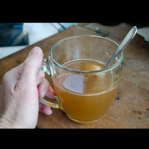 Направете домашен колаген, който наистина работи: 2 рецепти, които се приготвят за 10 минути, евтини са и променят всичко