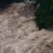 Библейски потоп блокира много българи в азиатска страна