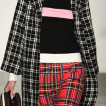 Градски шик с винтидж щрих: Тези карирани панталони са се превърнали в истинска мания