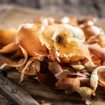 Никога не изхвърлям обелките от лука и ви съветвам да направите същото: