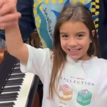 Дъщерята на Сашо Кадиев сияе от щастие - Получи голям подарък-Снимка