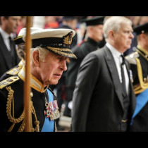 Прецедент в Бъкингам! Крал Чарлз взе всичко от този член на кралското семейство, включително придобитото по рождение.