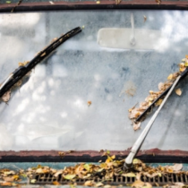 Борите се с замъглено предно стъкло всяка сутрин? Ето как да отстраните запотеното стъкло по-бързо от всякога!