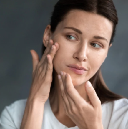 Скъпите кремове са безполезни: Лицето ви страда заради един вечерен навик, ще забележите резултатите веднага щом го промените