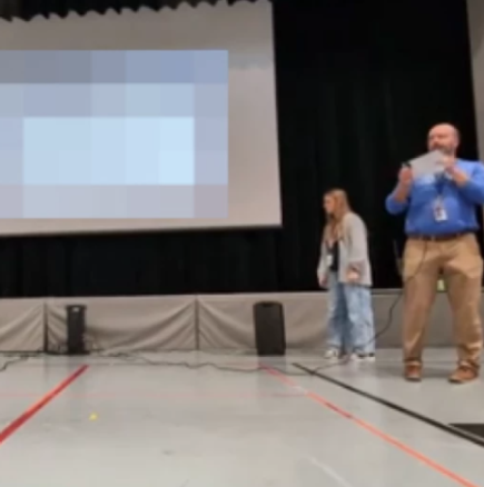 Тя се прибра от работа с пръстен на ръката си: Гаджето ѝ организира най-красивия годеж, вижте този момент