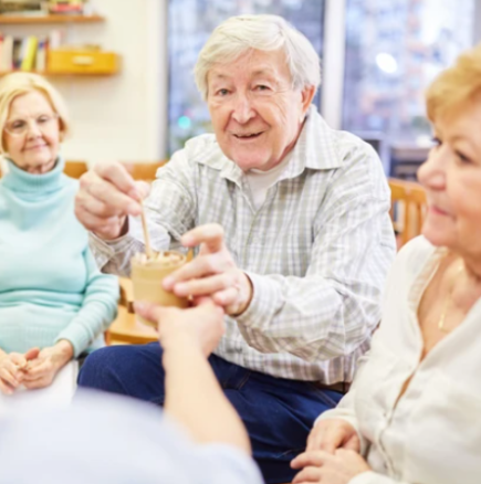 Аз съм д-р Оливър, експерт по дълголетие: Хората, които пият това, имат 34% по-висок риск от развитие на деменция!